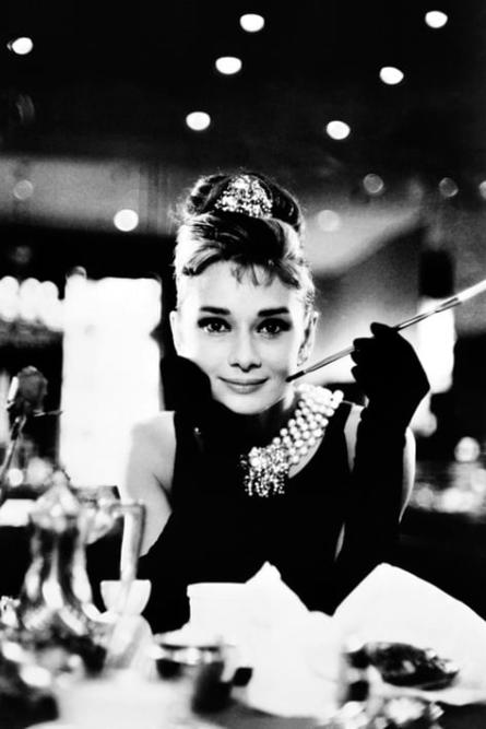 Одри Хепберн (Завтрак у Тиффани) / Audrey Hepburn (Breakfast at Tiffany's B&W) (ps-0054) Постер/Плакат - Стандартный (61x91.5см)